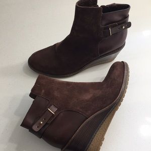 Size 7 1/2AA cole Hahn brown suede wedge ankle